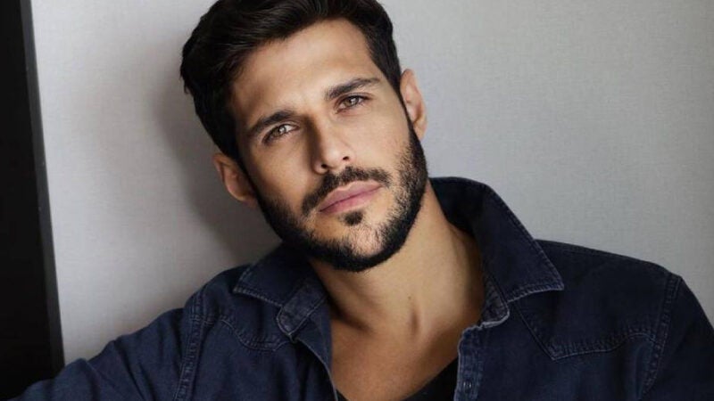 Ex-BBB Rodrigo Mussi mexe pernas e braços e respira sem os aparelhos