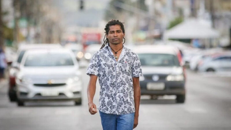 Estudando sozinho, sem-teto passa em ‘Letras’ na Universidade de Brasília