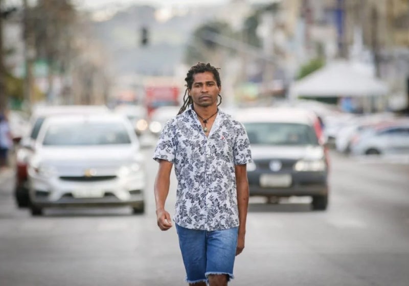 Estudando sozinho, sem-teto passa em ‘Letras’ na Universidade de Brasília