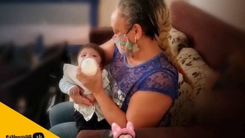 Enfermeira de 57 adota bebê com deficiência deixado em hospital e ganha vaquinha