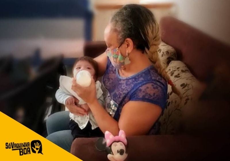 Enfermeira de 57 adota bebê com deficiência deixado em hospital e ganha vaquinha