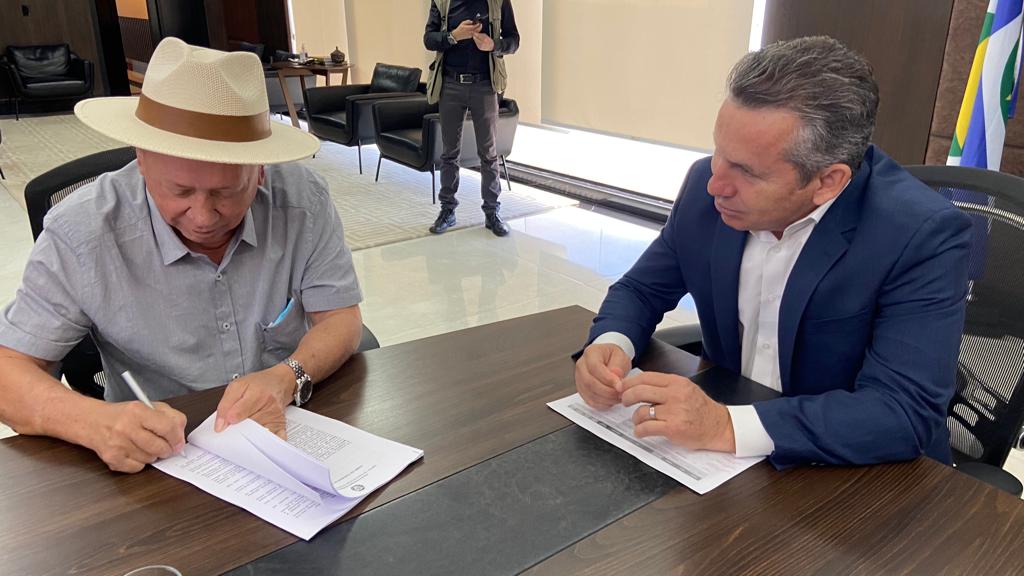 Dorner assina com governador R$ 80 milhões em convênios para asfaltar 4 estradas em Sinop