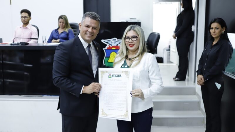 Vereador homenageia profissionais da Enfermagem em sessão solene na Câmara Municipal