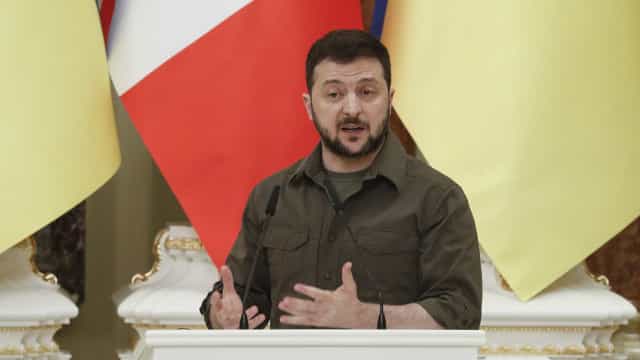 Bombardeamento russo a escola em Lugansk provoca 60 mortos