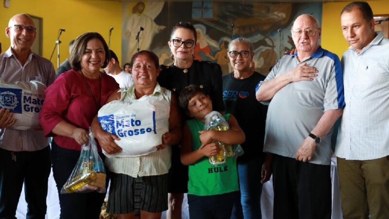 Primeira-dama Virginia Mendes entrega 5,7 mil cestas básicas a entidades beneficentes de Rondonópolis