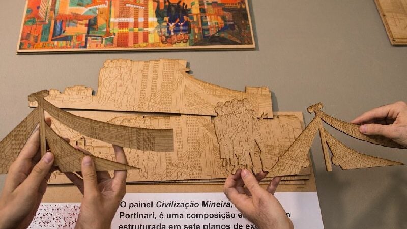Bienal Mineira do Livro terá leitura acessível de obras de arte por meio de toque