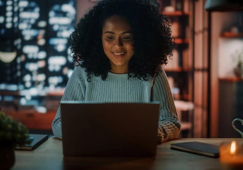 Programação: empresa de tecnologia oferece 20 mil bolsas gratuitas. Veja como se inscrever