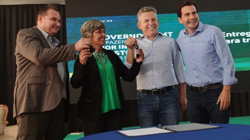 Governo de Mato Grosso investe R$ 280 milhões e entrega 600 novos ônibus escolares