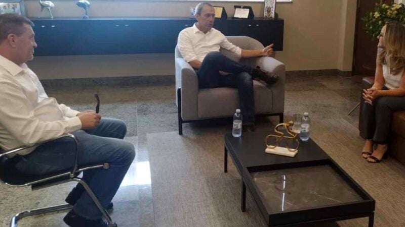 Prefeito de Lucas do Rio Verde e ex-prefeito se reúnem com pré-candidata ao Senado