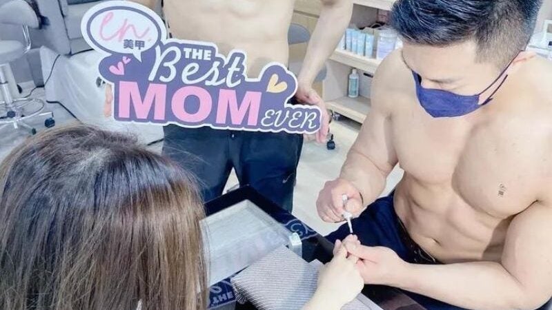 Salão com manicures sarados? Em Taiwan já existe e viralizou