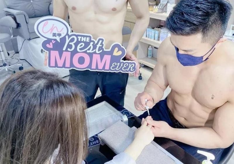 Salão com manicures sarados? Em Taiwan já existe e viralizou