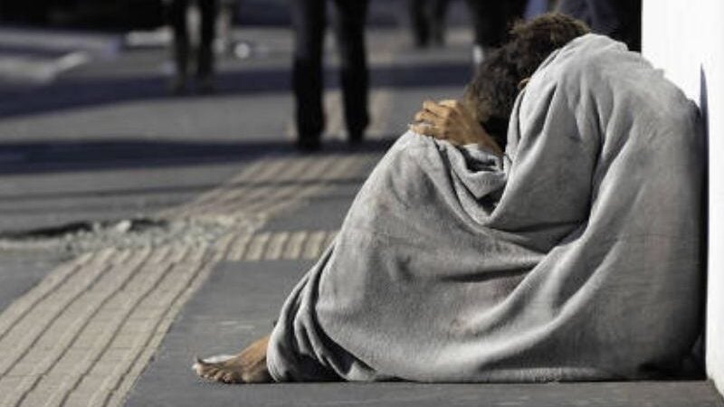 Frio intenso: Veja como ajudar população de rua nesses dias tão gelados