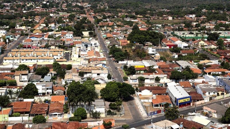 Governo promove regularização fundiária de 15 mil moradias em Várzea Grande; investimento de R$ 17,8 milhões