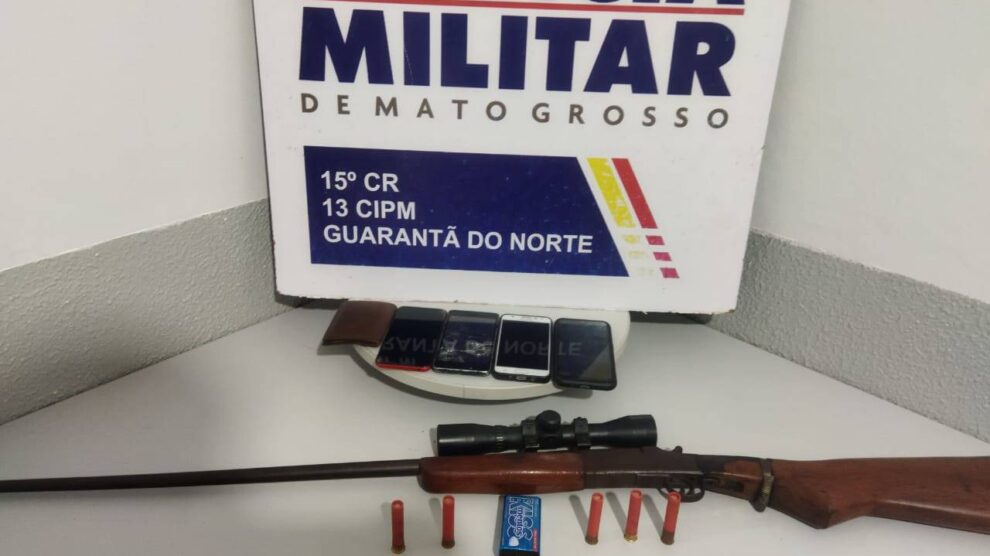 Policiais militares apreendem espingarda com munições e luneta em Novo Mundo