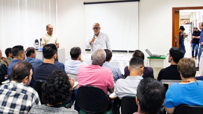 Rondonópolis: prefeito diz a empresários que pavimentação em distritos industriais é priorizada