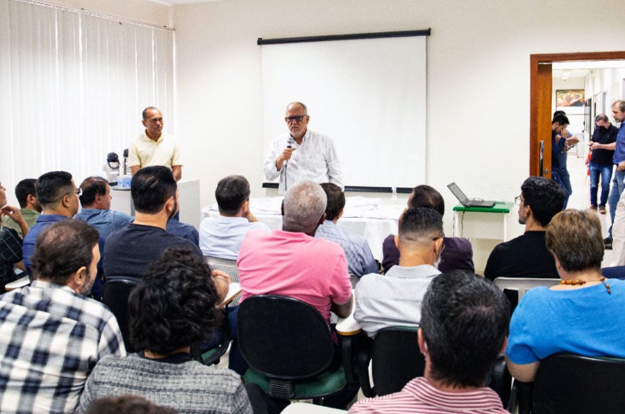 Rondonópolis: prefeito diz a empresários que pavimentação em distritos industriais é priorizada