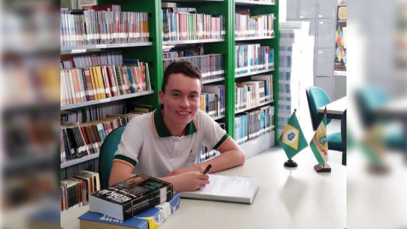 Estudante cearense fica em 1º lugar em concurso nacional de redação