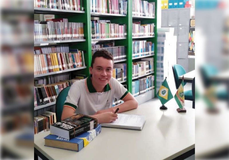 Estudante cearense fica em 1º lugar em concurso nacional de redação