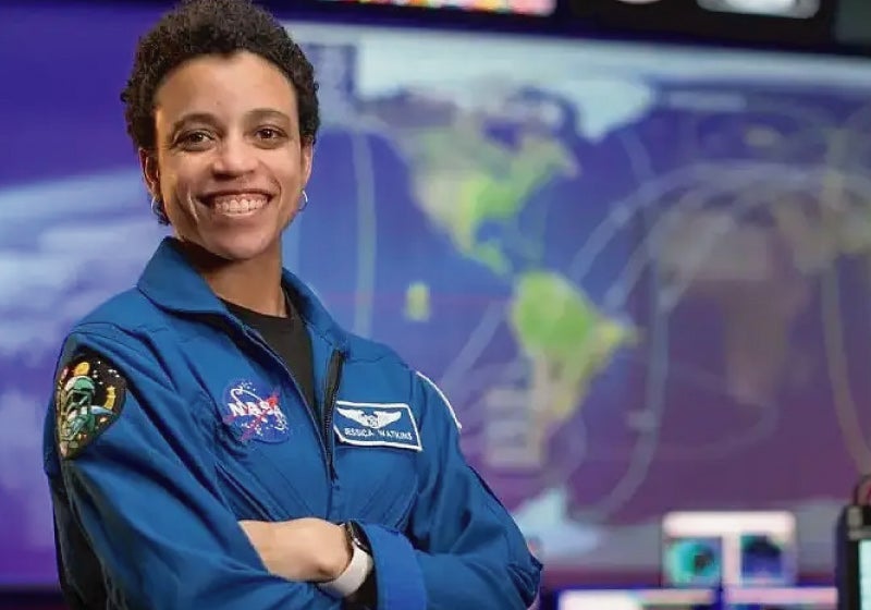 SpaceX envia missão com 1ª mulher preta à Estação Espacial: VÍDEO