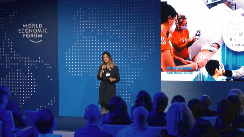 Projeto de médica brasileira é premiado no Fórum Econômico Mundial