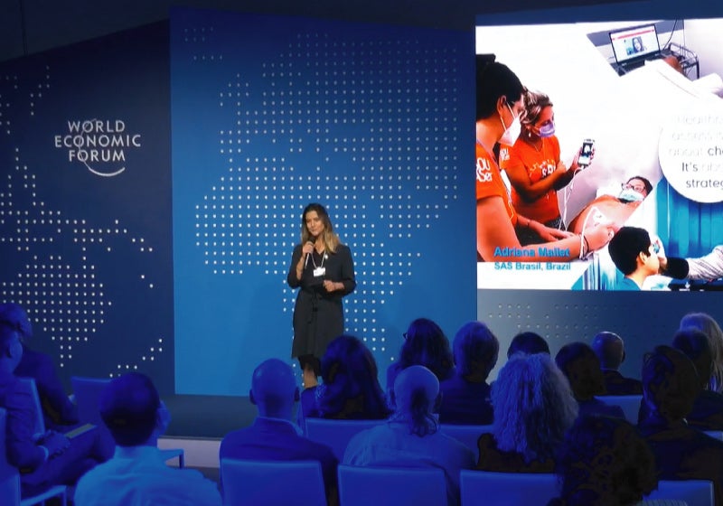 Projeto de médica brasileira é premiado no Fórum Econômico Mundial