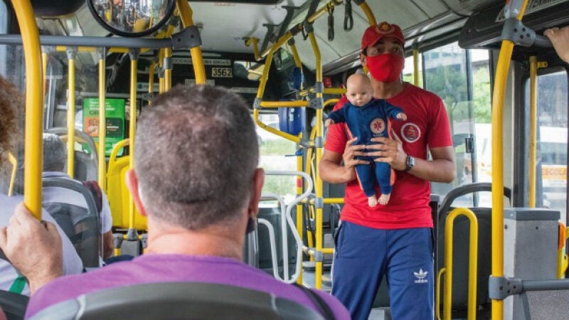 Estudante de enfermagem ensina primeiros socorros em ônibus (CE)