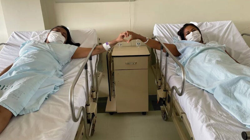 Mãe doa rim e salva a filha: “Dei a vida a ela duas vezes”