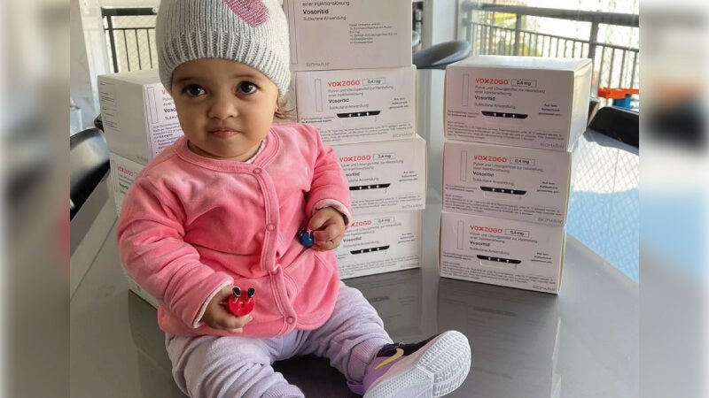Menina de 2 anos é a 1ª no Brasil a usar medicamento que trata nanismo