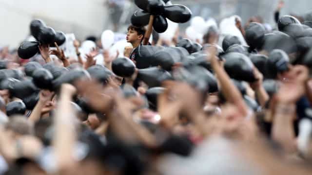 Com briga e dois expulsos, Corinthians segura o Boca e empata na Bombonera