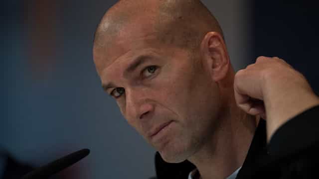 PSG negocia contratação de Zinedine Zidane, diz imprensa francesa