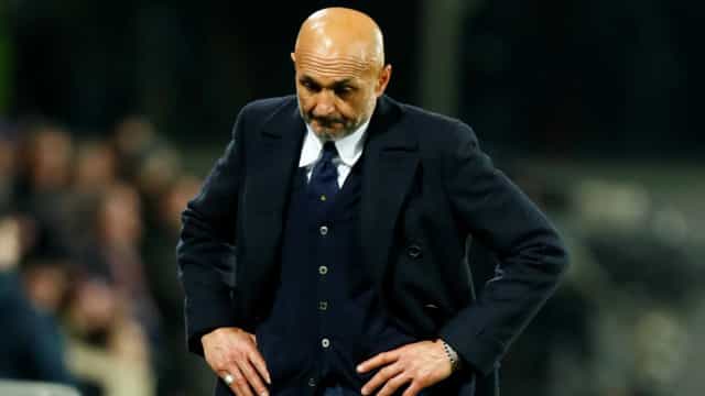 Torcida do Napoli diz que roubou carro de técnico e cobra demissão como ‘resgate’