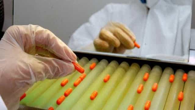 Fiocruz vai produzir primeiro antiviral oral contra covid-19 no Brasil
