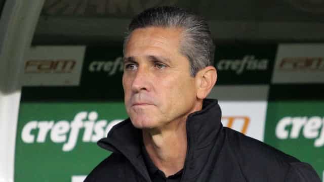 Jorginho substitui Umberto Louzer no comando técnico do Atlético-GO