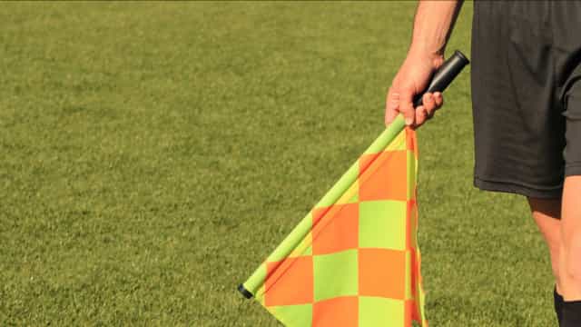 Camisa 10 do Náutico se desculpa por ir para cima de árbitra: ‘Perdi a cabeça’