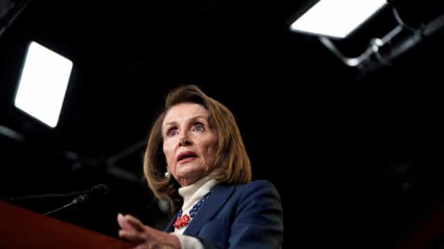 Pelosi se reúne com presidente da Polônia e defende medidas duras contra a Rússia