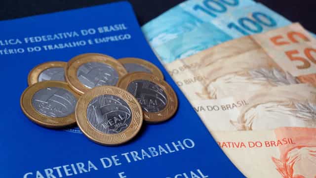 INSS começa a pagar hoje 13º a quem recebe mais que o salário mínimo