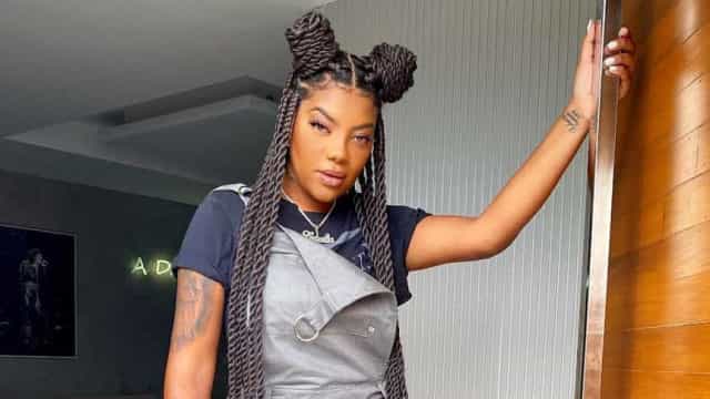 Ludmilla posa nua durante férias nas Maldivas