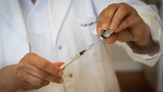 Covid-19: Fiocruz alerta para estagnação na cobertura vacinal