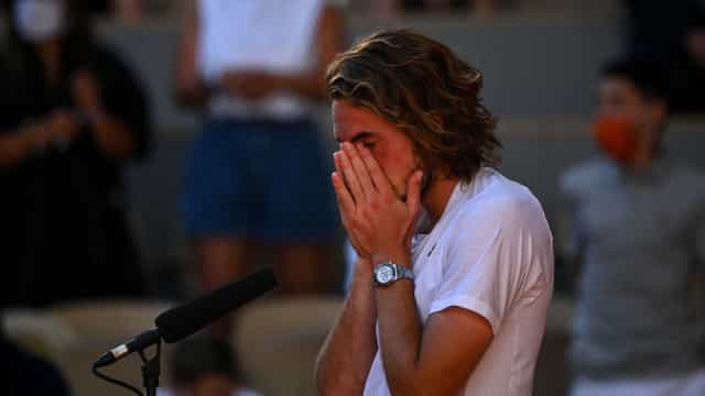 Tsitsipas sofre, mas elimina Musetti de virada após cinco sets em Roland Garros