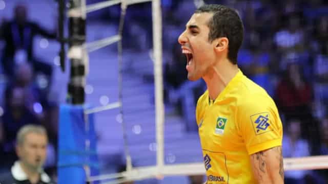 Douglas Souza anuncia volta ao vôlei após se aposentar da seleção
