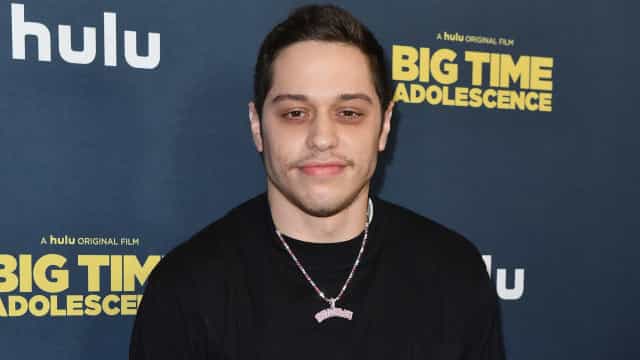 Pete Davidson volta ao stand-up e faz piadas com Kanye West