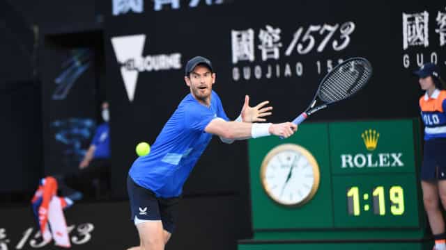 Com intoxicação alimentar, Murray não joga e Djokovic avança às quartas em Madri