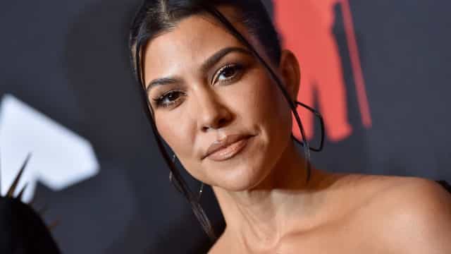 Casamento de Kourtney Kardashian se torna propaganda de grife milionária