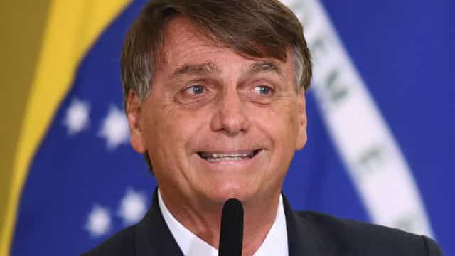 Bolsonaro minimiza inflação e afirma que País sofre ameaça de ‘comunização’