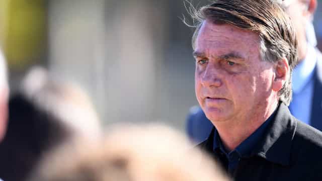 Pressionado por reajuste a servidores, Bolsonaro promete mais vagas na PF e PRF