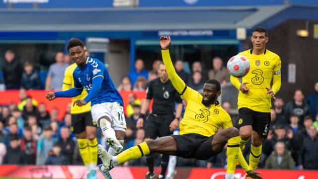 Everton vence Chelsea com gol de Richarlison e se mantém vivo no Inglês