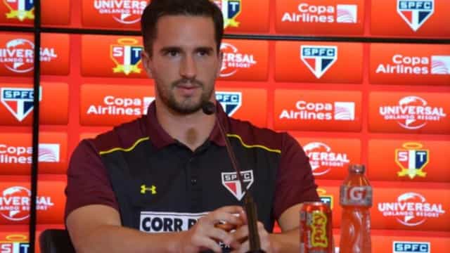 Com sotaque francês, Hembert comanda o São Paulo contra o Santos no Morumbi