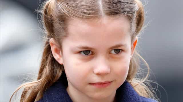 Princesa Charlotte celebra aniversário com fotos tiradas por Kate Middleton