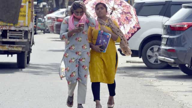 Onda recorde de calor na Índia leva a apagões e férias antecipadas nas escolas