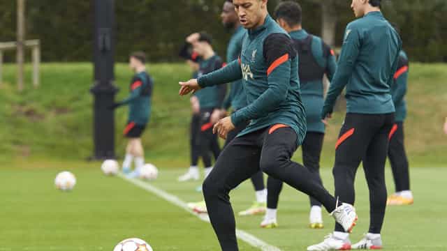 Com Thiago Alcântara de maestro, Liverpool tenta confirmar vaga em final